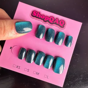Handcrafted Sapphire Gemstone Cat Eye Short Press-On Nails - Brightening & Luxurious Reusable Nail Art
