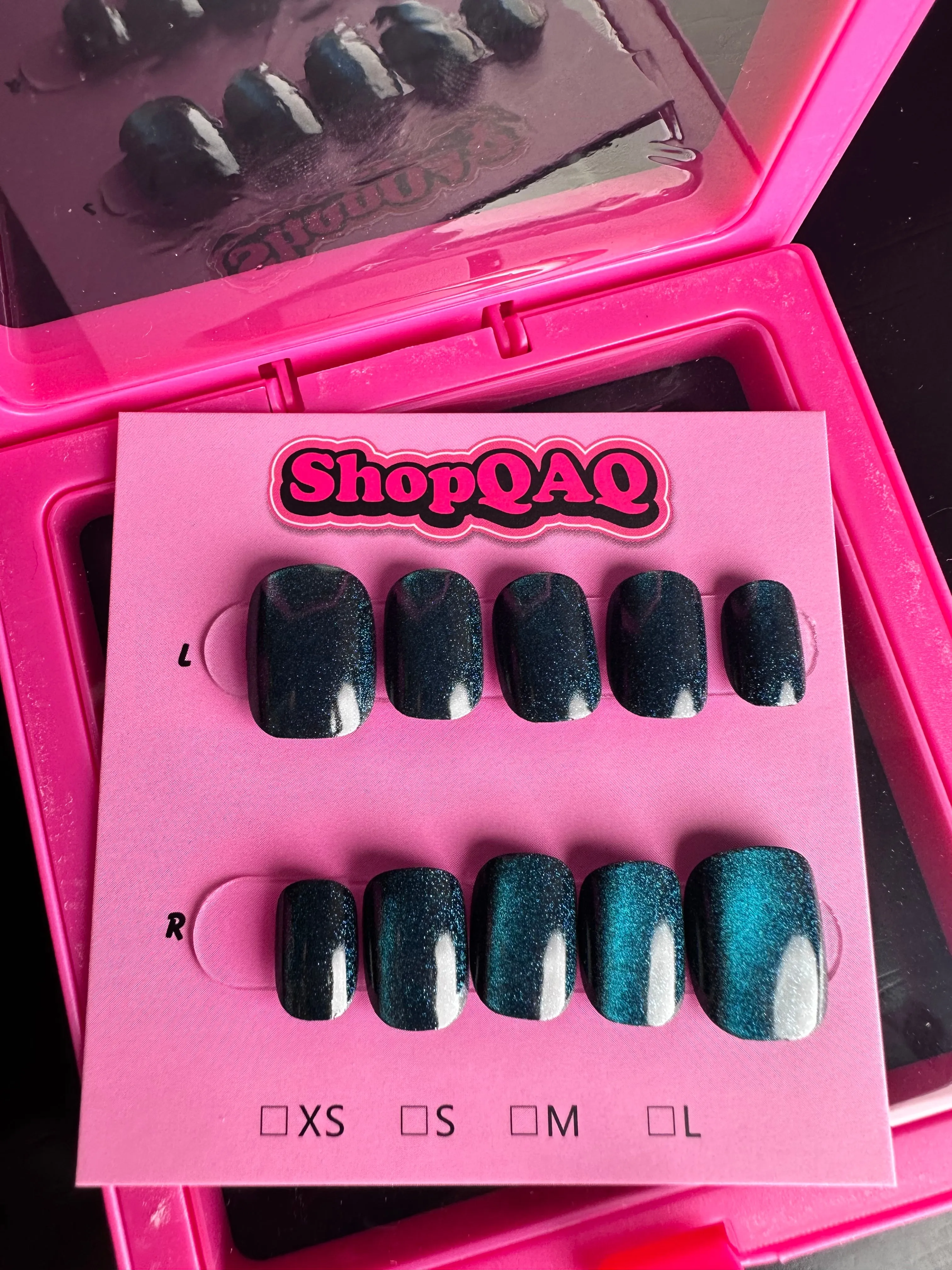 Handcrafted Sapphire Gemstone Cat Eye Short Press-On Nails - Brightening & Luxurious Reusable Nail Art