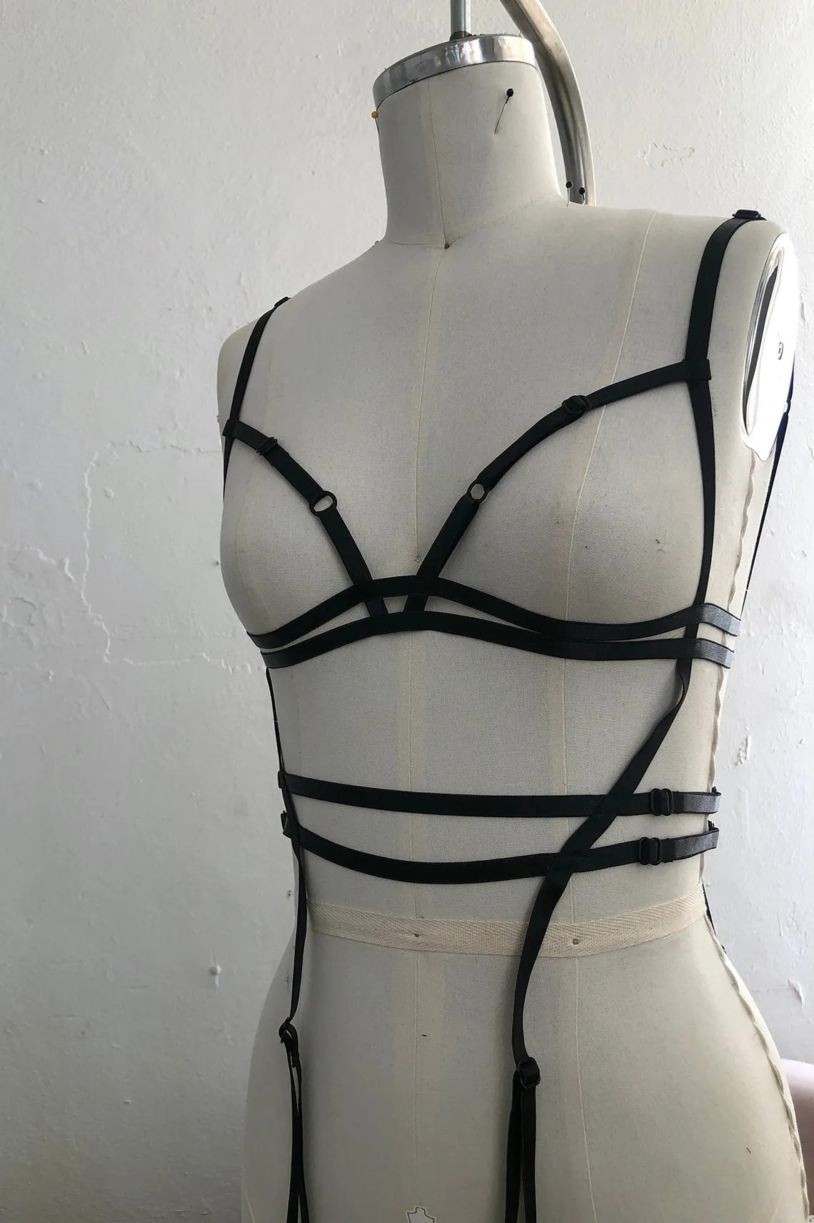 Shock Me Body Cage